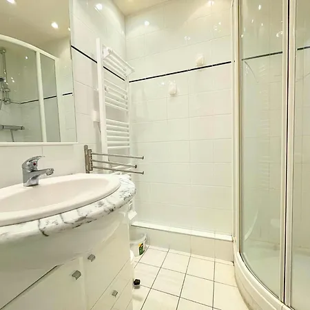 Grande Masse - De 19m² Pour 3 Personnes Avec Balcon Expose Sud Mae-5774 *